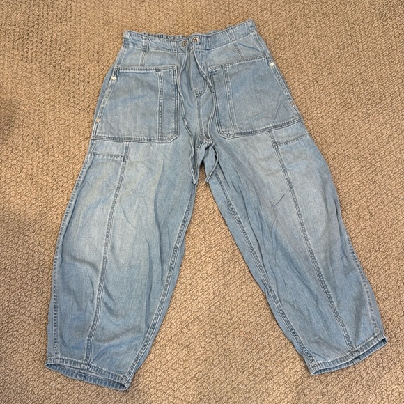 We The Free Pants - Free People Barrel Pull on Jeans. Size S.